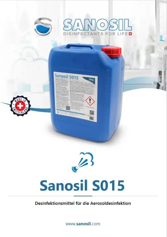 Blauer Kanister mit rotem Verschluss und Etikett 'Sanosil S015' vor weißem Hintergrund mit Logo und Text 'Sanosil S015 Desinfektionsmittel für die Aerosoldesinfektion'.